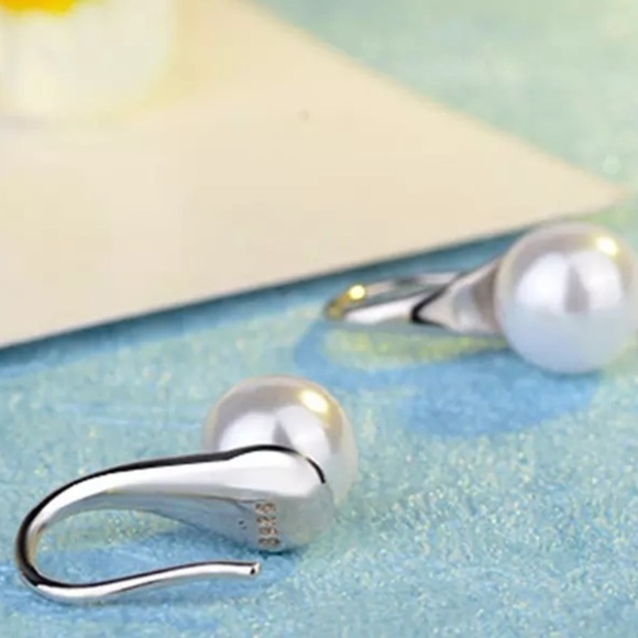 💎STUDIOGEMZ Sterling Silver White Pearl Slipper Earrings - Picture 3 of 5